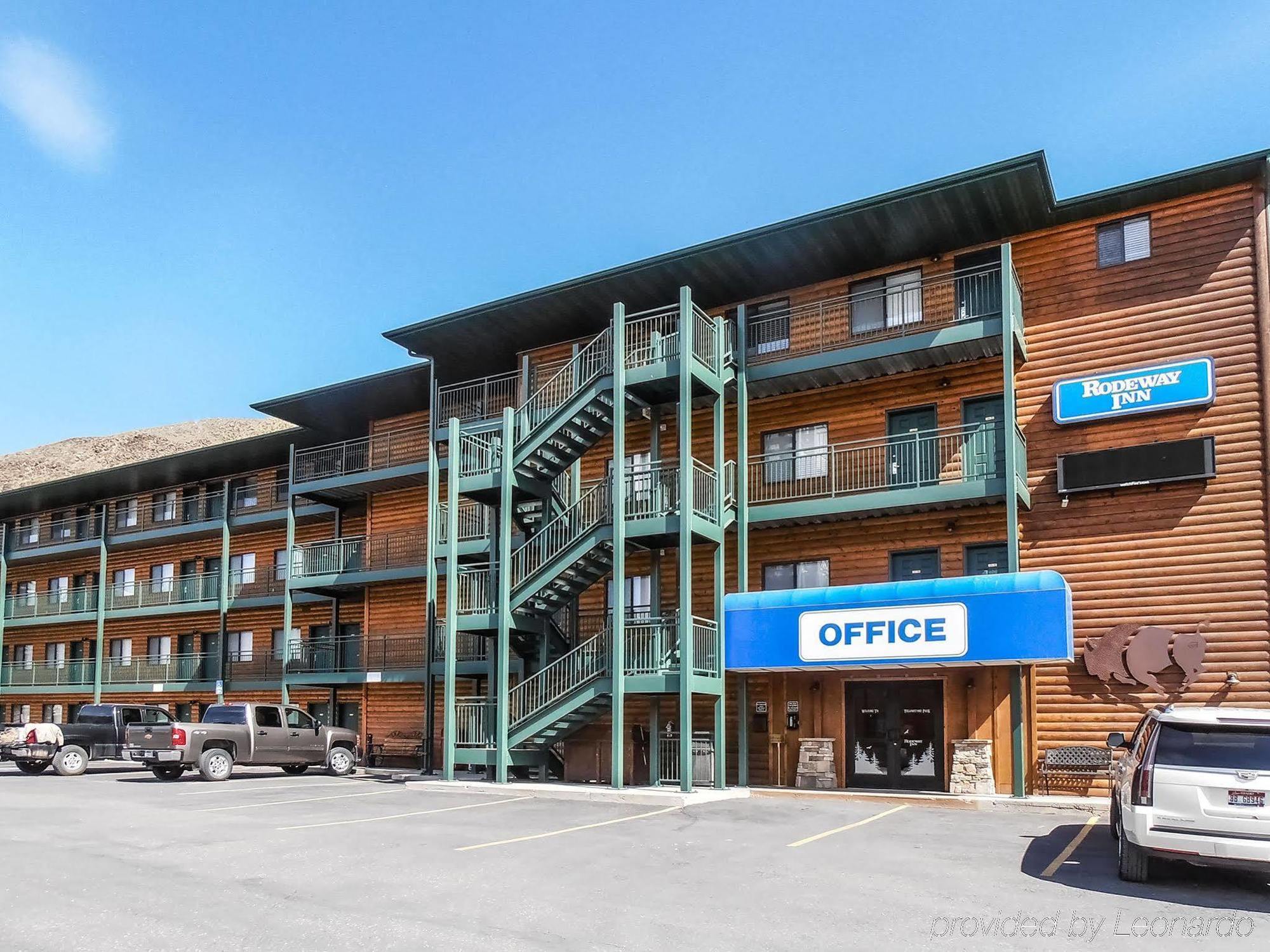 Travelodge By Wyndham Gardiner Yellowstone Park North Entr Exterior foto