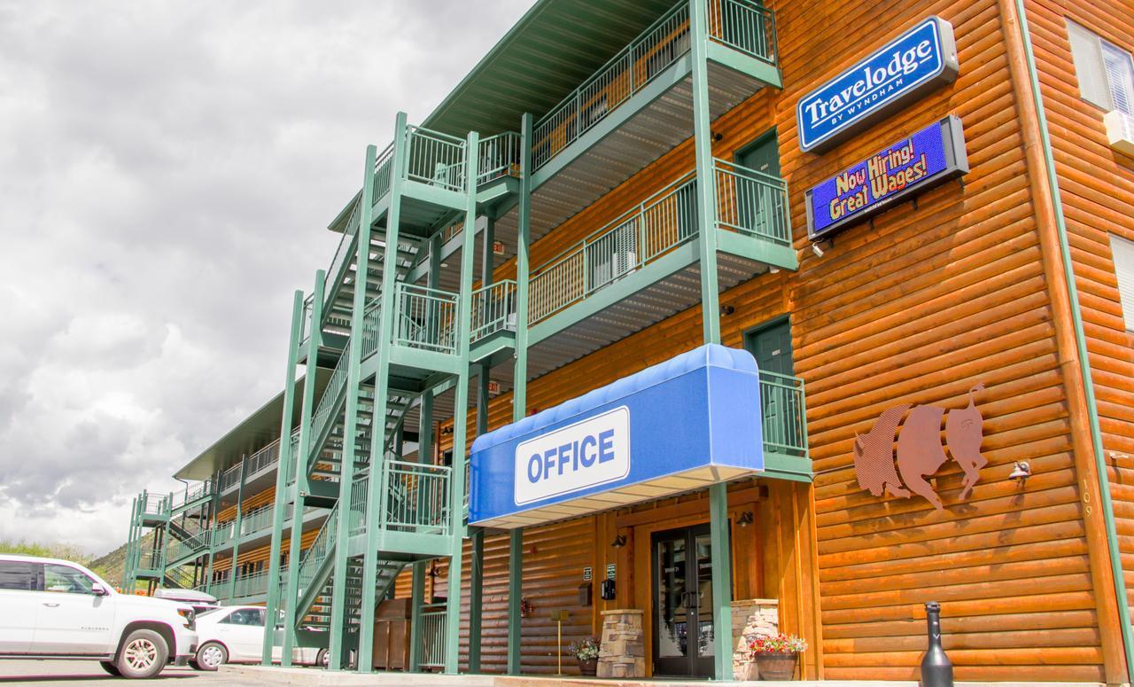 Travelodge By Wyndham Gardiner Yellowstone Park North Entr Exterior foto